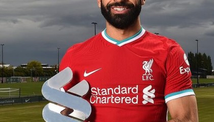  利物浦主场球迷抗议票价上涨问题  