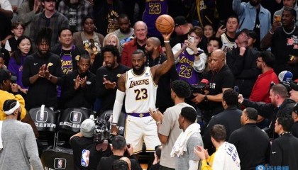  詹姆斯常规赛总得分突破四万分大关  