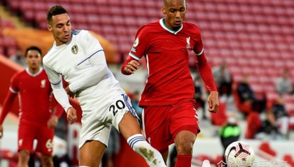  利物浦旧将传射建功，莱斯特城爆冷终结红军不败  