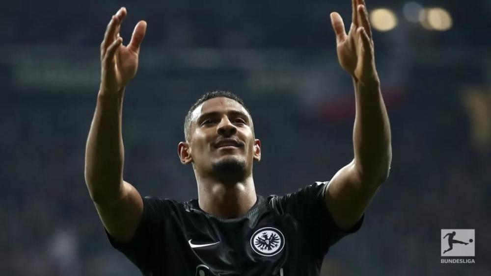  法兰克福前锋转会英超传闻遭俱乐部辟谣否认  